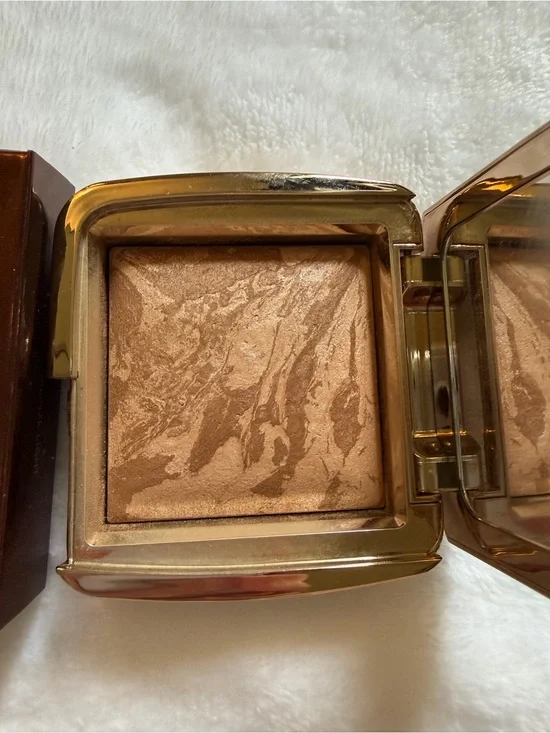Hourglass bronzer in Luminous Bronze Light