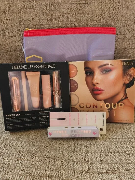 Makeup & Beauty Gift Bundle with Cosmetic Bag – New