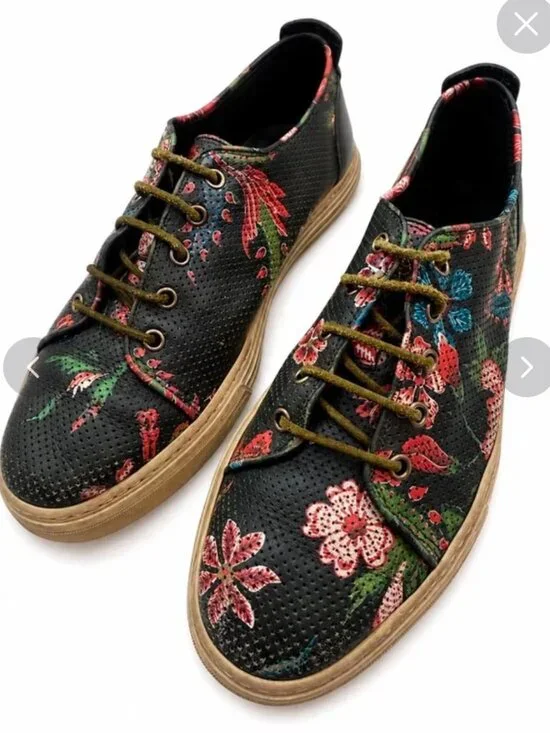 Gucci Luxury Floral Leather Sneakers – Authentic Size 7.5
