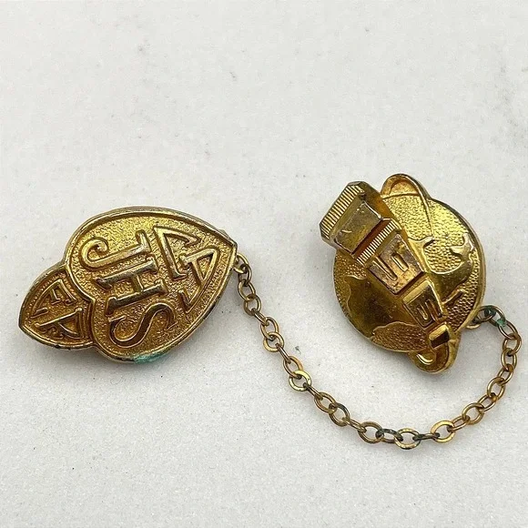 VTG LA Junior High School 1960 Classic Gold-Tone Enameled Tie‎ Chain Guard Pin
