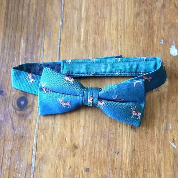 Dillard's Green Silk Bow Tie Deer reindeer Christmas Little Boys Adjustable
