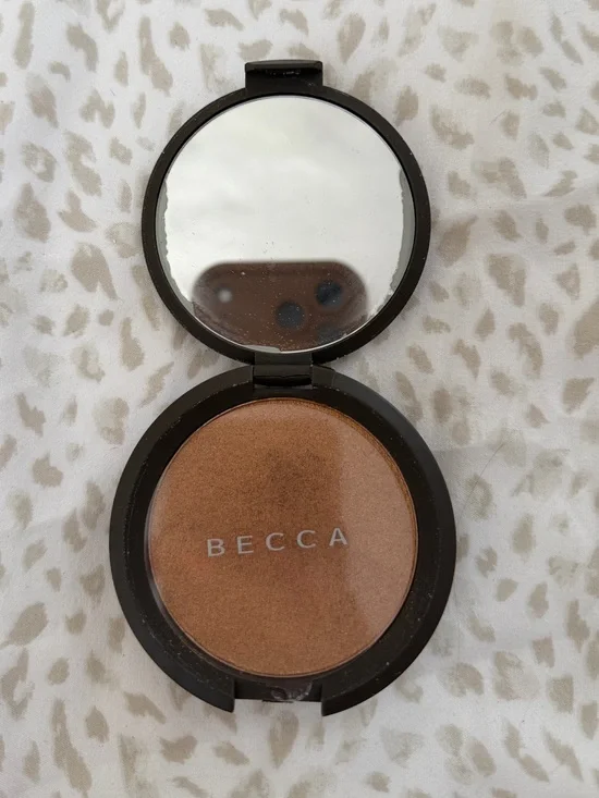 BECCA Bronzer Compact in Warm Brown Bronze