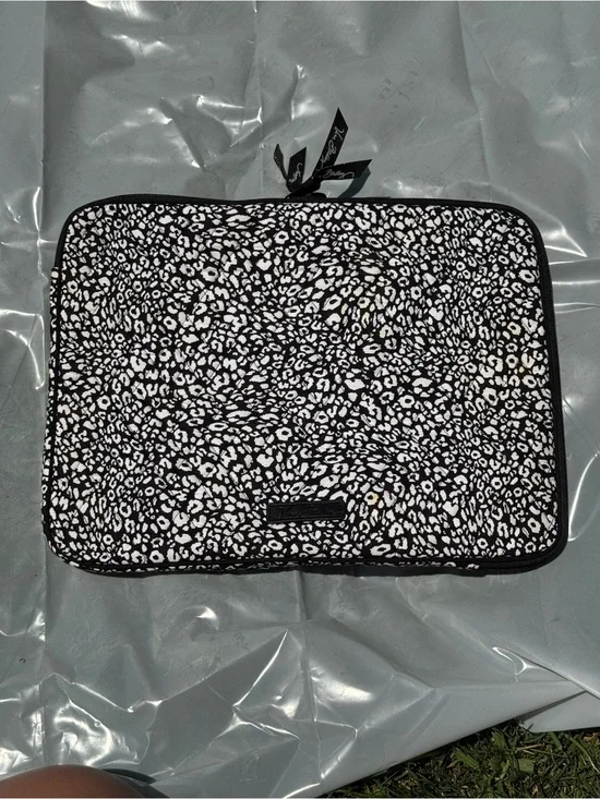 Vera Bradley Black & White Leopard Print Laptop/Tablet Case *Brand New*