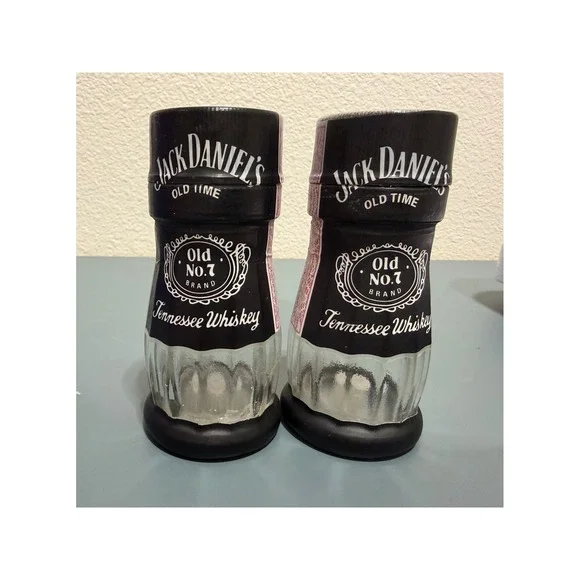 Jack‎ Daniels Old No 7 Tennessee Whiskey Salt and Pepper Shakers Set Black Glass