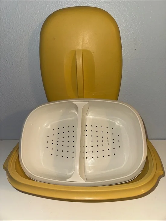 Vintage 70’s Tupperware  1273-76 “Harvest Gold” Microwaveable Steamer