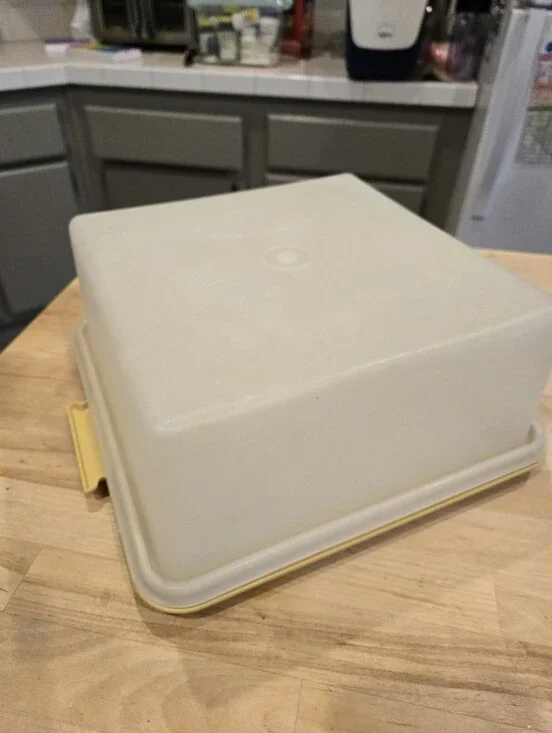 VTG Tupperware Square Cake Taker #1241-4 Sheer Lid Harvest Gold Base No Handle