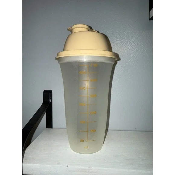 Vintage Tupperware Sheer Harvest Gold Lid #844 Quick Shake Shaker Mixer, 2 Cups