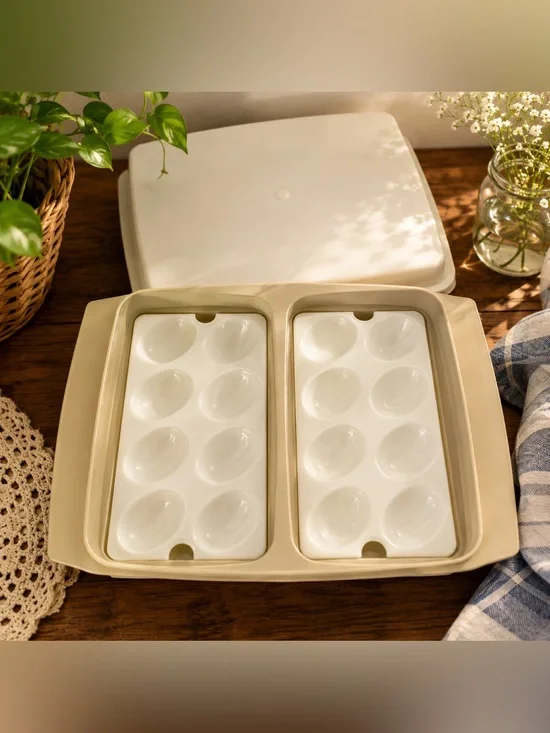 Vintage Tupperware Deviled Egg Carrier 16 Egg Almond Complete