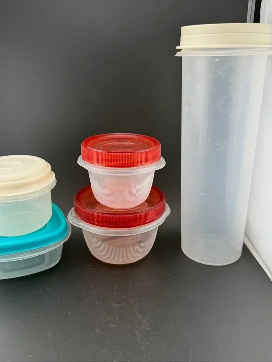 Vtg Rubbermaid Assorted Storage Containers Lot/5 (Round Square Tall) with Lids