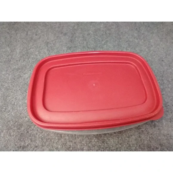 Rubbermaid TakeAlongs 5.1 Cup Divided Food Storage Container Red Lid 3 Section