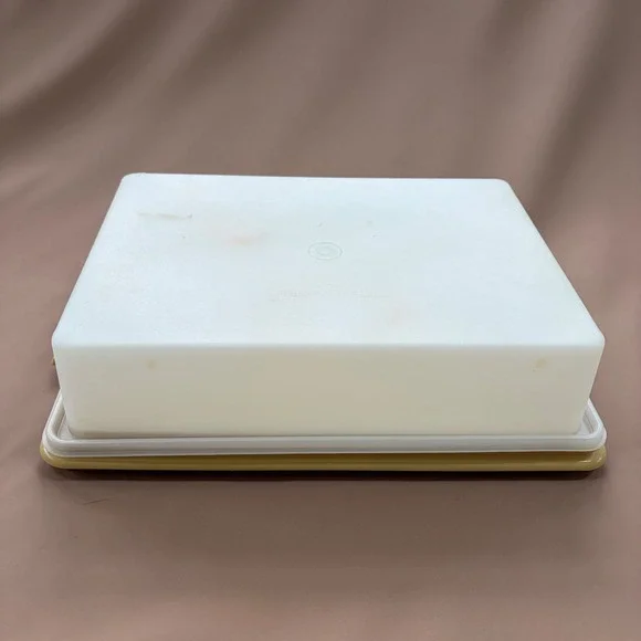 Vintage‎ Tupperware Harvest Gold Rectangular Cake Taker Carrier 622-3 Sheer Lid