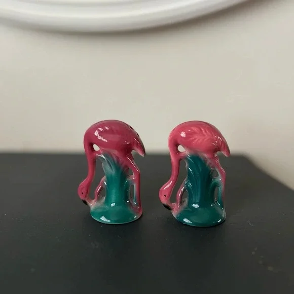 VTG 1985 Sarsaparilla Pink Flamingo Salt & Pepper Shakers Ceramic Kitch Figurine
