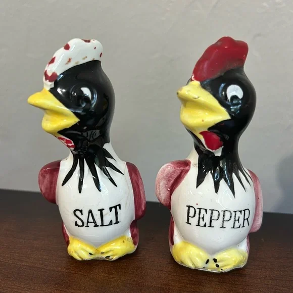 Vintage chicken / Rooster Salt & Pepper shakers