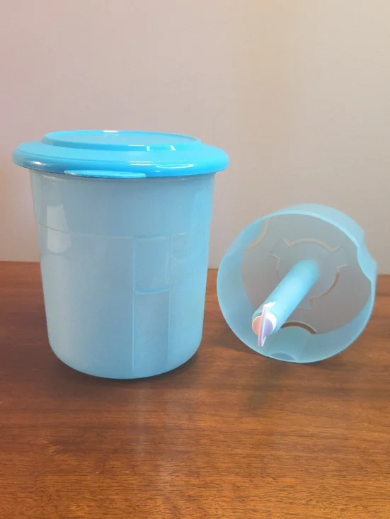 Vintage Tupperware Pickle Keeper Container 4522A-3