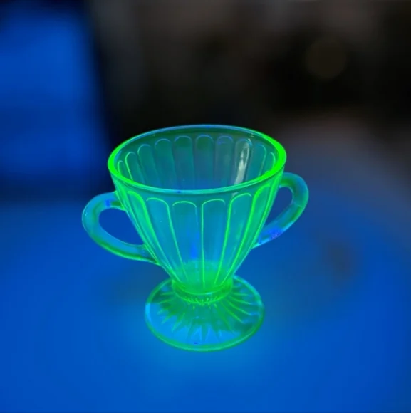 HAZEL ATLAS Green Vaseline Uranium Glass Double Handle Sugar Dish Ribbon Design