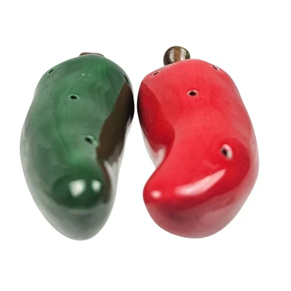 Vintage Ceramic Chili Pepper Salt and Pepper Shakers Red Green Southwestern 3