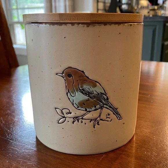 Spectrum Inhomestylez Larger Spring Bird Reactive Canister