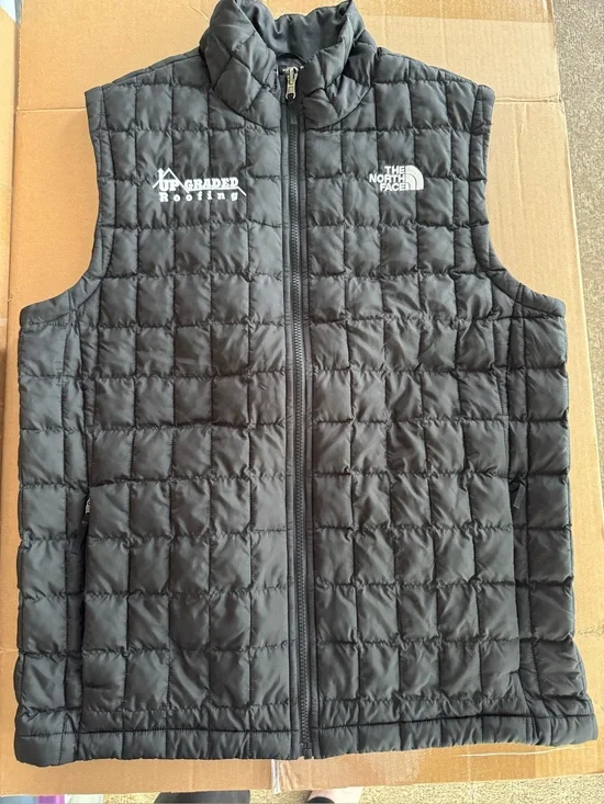 The North Face Men’s  M ThermoBall Eco Vest Full Zip Puffer Black Logo