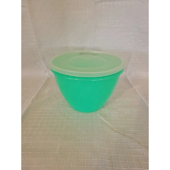 Vintage Tupperware Crisp-It Lettuce Saver Bowl Green with Lid 670-10 USA Made