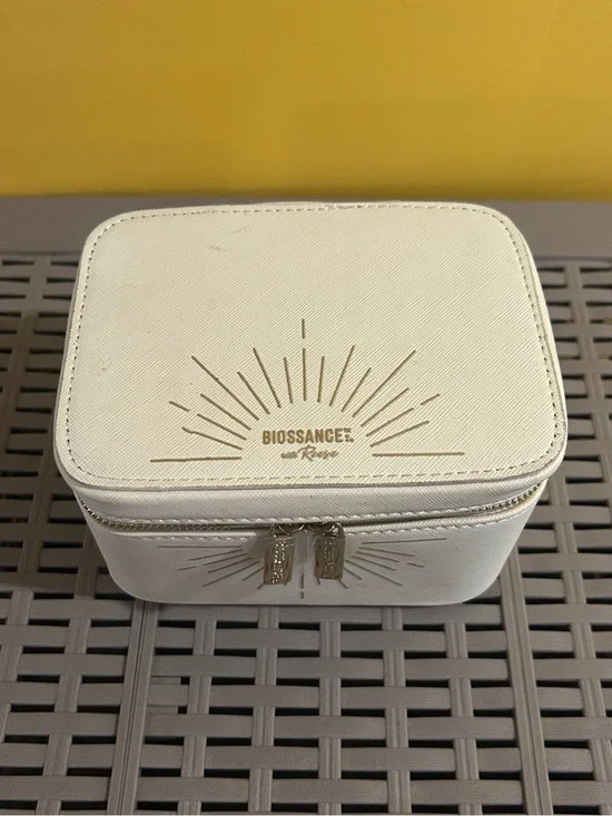 Biossance Travel Case w/ Pink Sunburst Drawstring Pouch Inside. NWOT