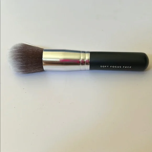 bareMinerals Soft Focus Face Makeup Brush - Black Handle - NEW