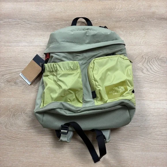 NWT‎ The North Face Mountain Daypack Backpack Color Green