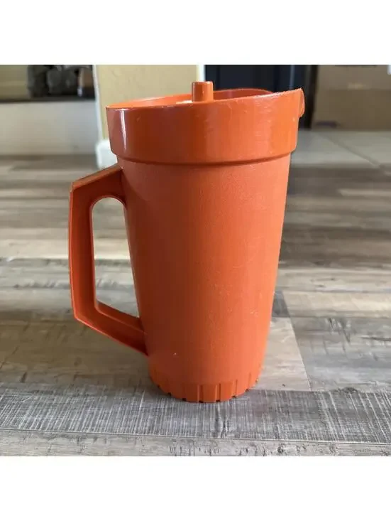 VTG Tupperware #800-10 Harvest Orange 2 Quart‎ Pitcher With Push Button Lid