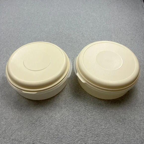TWO Rubbermaid Servin Saver #5 Food Storage Containers 22 Cup Almond Round Set