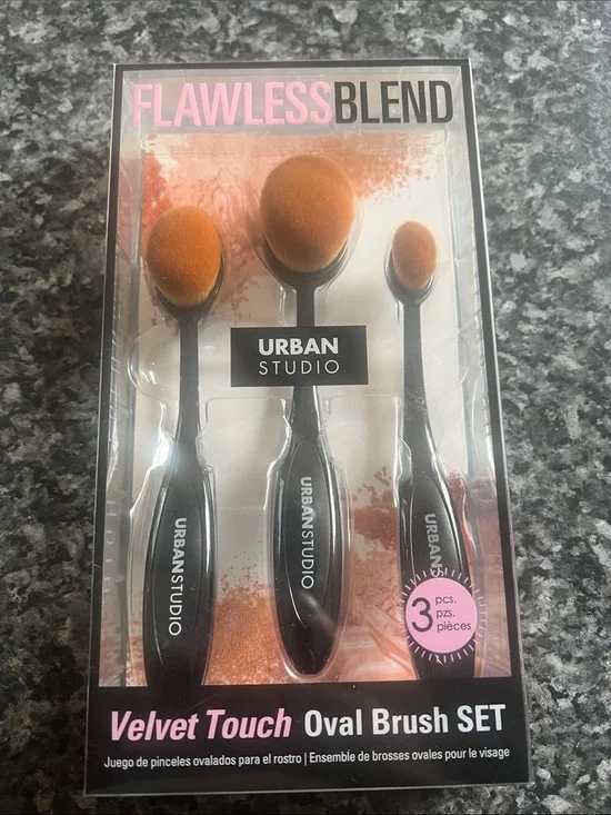FlawlessBlend Velvet Touch Oval Brush Set - Black Handles with Orange Bristles