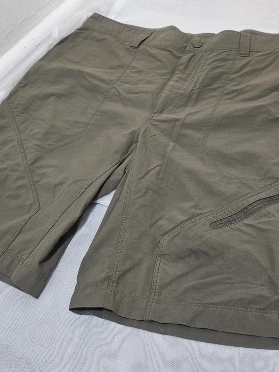 The North Face Men’s Olive Green Cargo Shorts Flat Front Button Zip Logo Size 38