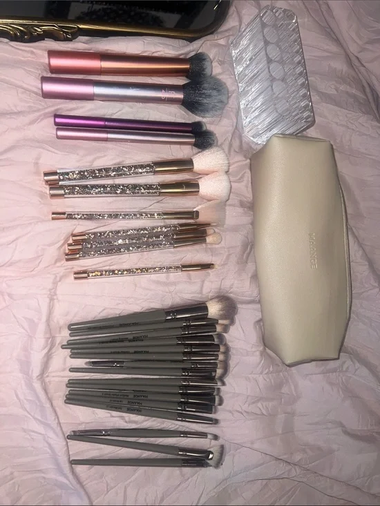 27 Makeup Brush Set with mirror, brush holder, cosmetic bag