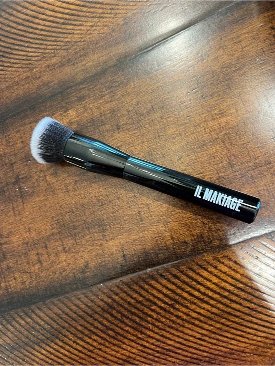 IL MAKIAGE 100 Foundation Blending Brush