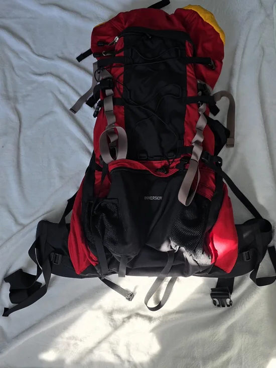 ​North Face Inversion Backpack Vintage S99 Red Black Internal Frame Hiking Med