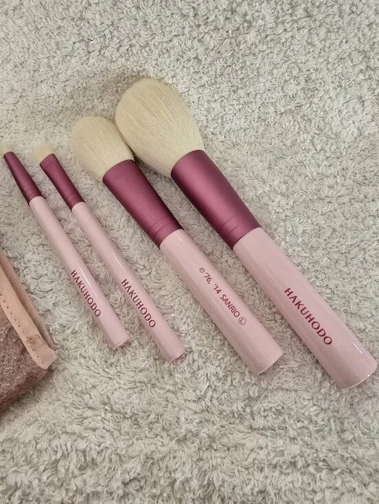 LE Sanrio 'Hello Kitty' Makeup Brushes.