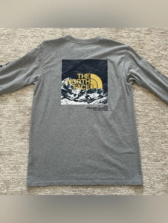 The North Face Logo Play Graphic Men's Crew Neck Long Sleeve T-Shirt Size Small