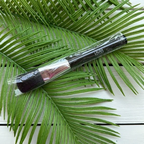 5️⃣ for 2️⃣5️⃣ NEW Laura Geller Travel Size Powder Brush