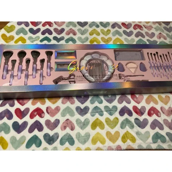 Grand Luxe 27 Piece Essentials Collection Makeup Brush‎ and Beauty Tool Set