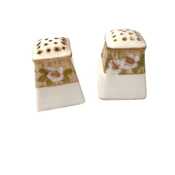 Vintage Nippon Hand‎ Painted Floral Porcelain Salt and Pepper Shakers Gold Trim