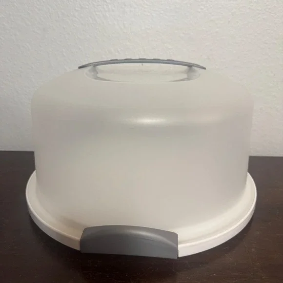 Sterilite Round Cake Server Carrier White Clear Plastic Locking Lid with Handle