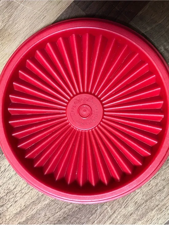 Vintage Tupperware Servalier Starburst Lid, Model 812-34, Red