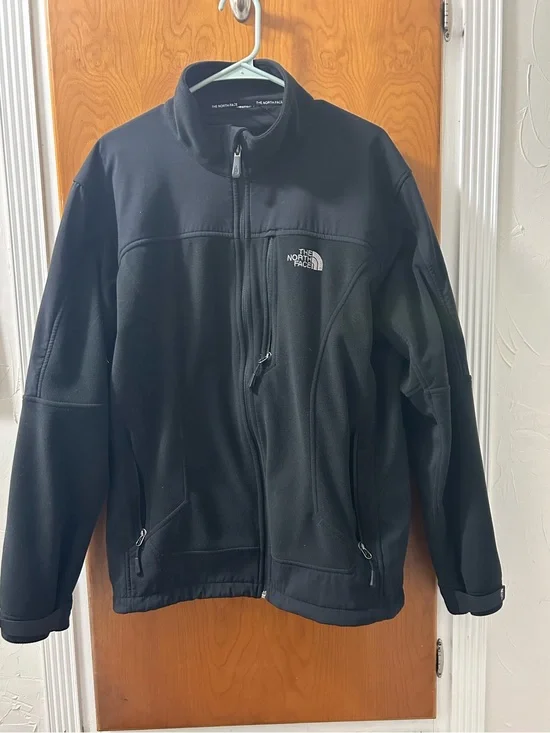 The North Face Black Men’s Lightweight Full-Zip Jacket