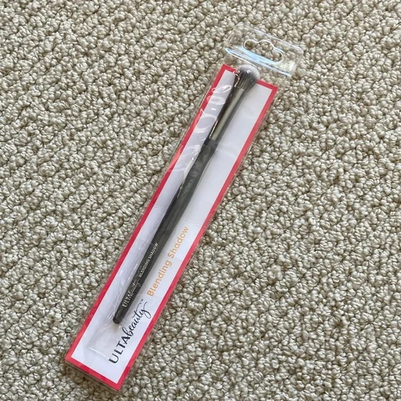 NEW Ulta Beauty Blending Shadow Brush Eyeshadow Tool Small NIB