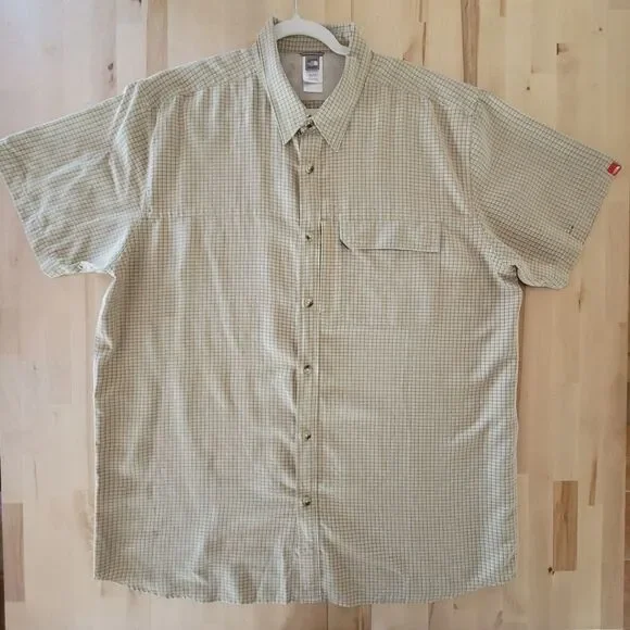 The North Face Mens Short Sleeve Button Up Shirt Size XXL Zip Pocket Casual Tan