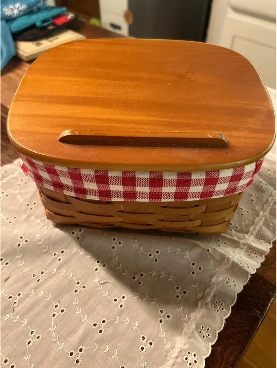 Vintage Heritage Mint, Ltd. Handcrafted Canadian Maple Basket with Wooden Lid