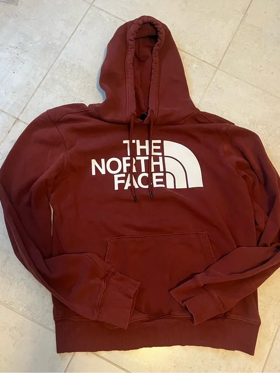 The North Face Men's M Hoodie in Burgundy with White Logo