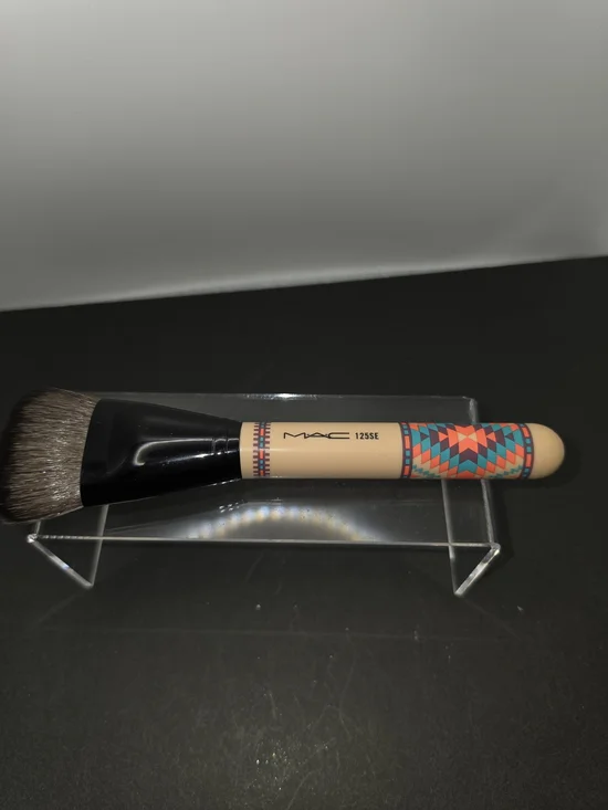 LIMITED EDITION MAC 125SE SPLIT FIBRE BRUSH - VIBE TRIBE COLLECTION EDITION