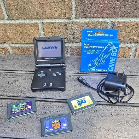 Nintendo Game Boy Advance SP Onyx Black Console Bundle 3 Games Charger GBA