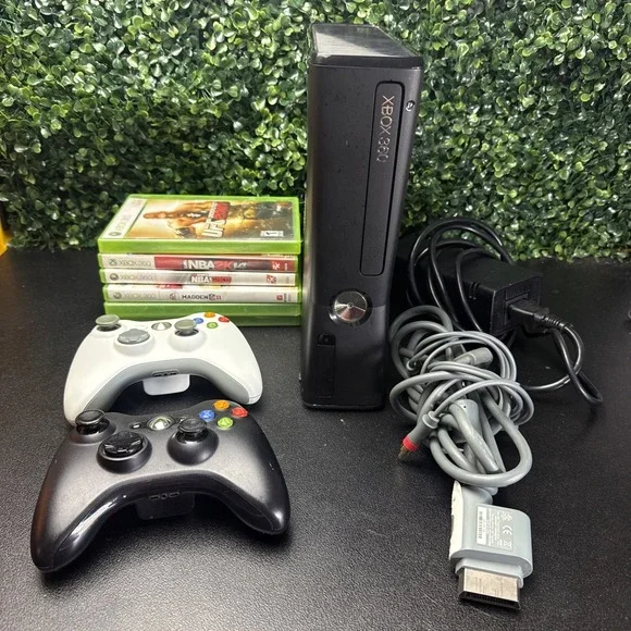 Xbox 360 Black Console Bundle 2 Wireless Controller 7 Game Lot
