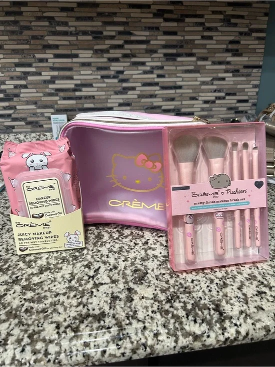 Crème x Hello Kitty Pink Makeup Brush Set with Bag & Wipes