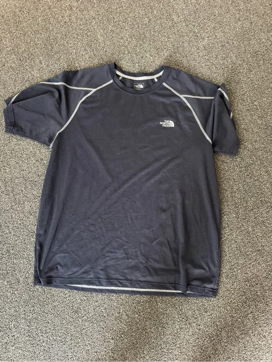 The North Face Men’s Navy Short-Sleeve Crew Tee with Contrast Seams